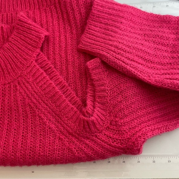 Lovers + friends size Medium Pink sweater DragonFruit - Picture 5 of 8